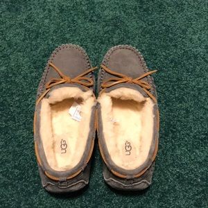 Ugg Australia women’s Dakota moccasin size 7